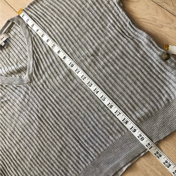 John + Jenn V Neck Ribbed Light Sweater in Grey Size L - Picture 6 of 9